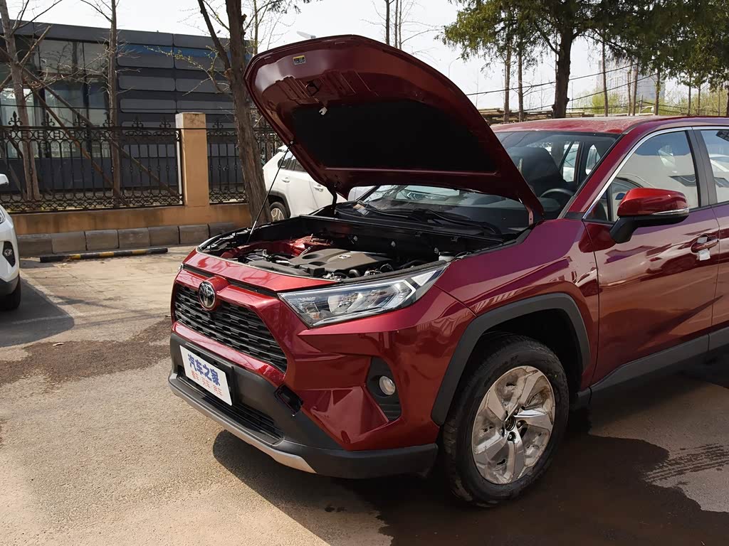 一汽丰田 rav4荣放 2020款 2.0l cvt两驱风尚版