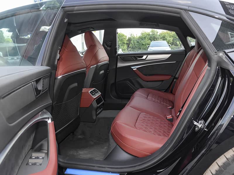 上汽奥迪 奥迪a7l 2024款 45 tfsi quattro s-line 黑武士版