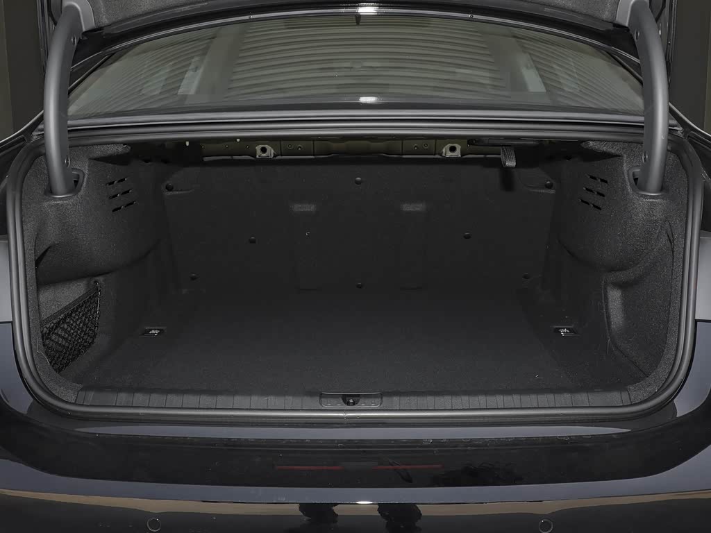 上汽奥迪 奥迪a7l 2024款 45tfsi quattro s-line 见远型 流晶套装