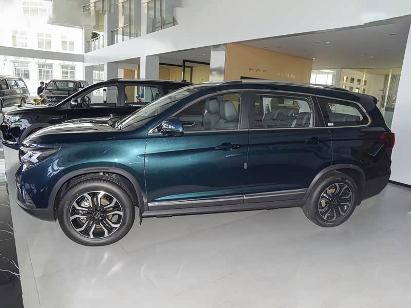 东风风行 风行t5 2022款 盛世款 1.8t 手动圆梦版七座