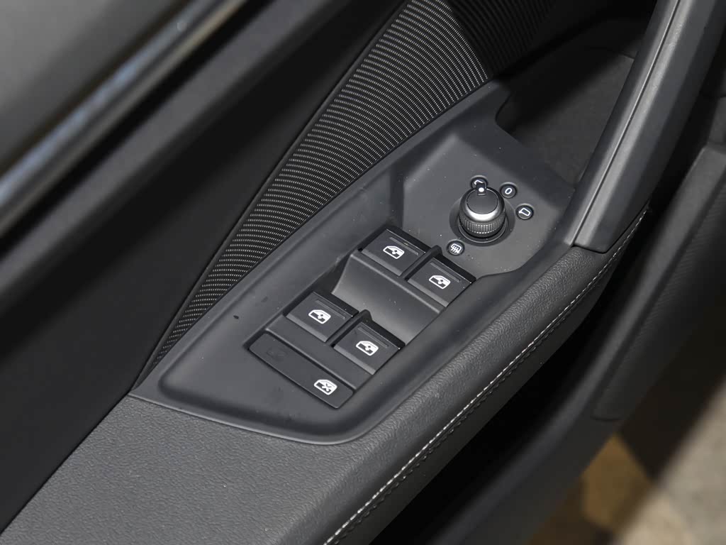 一汽奥迪 奥迪a3 2023款 sportback 35 tfsi 时尚运动型