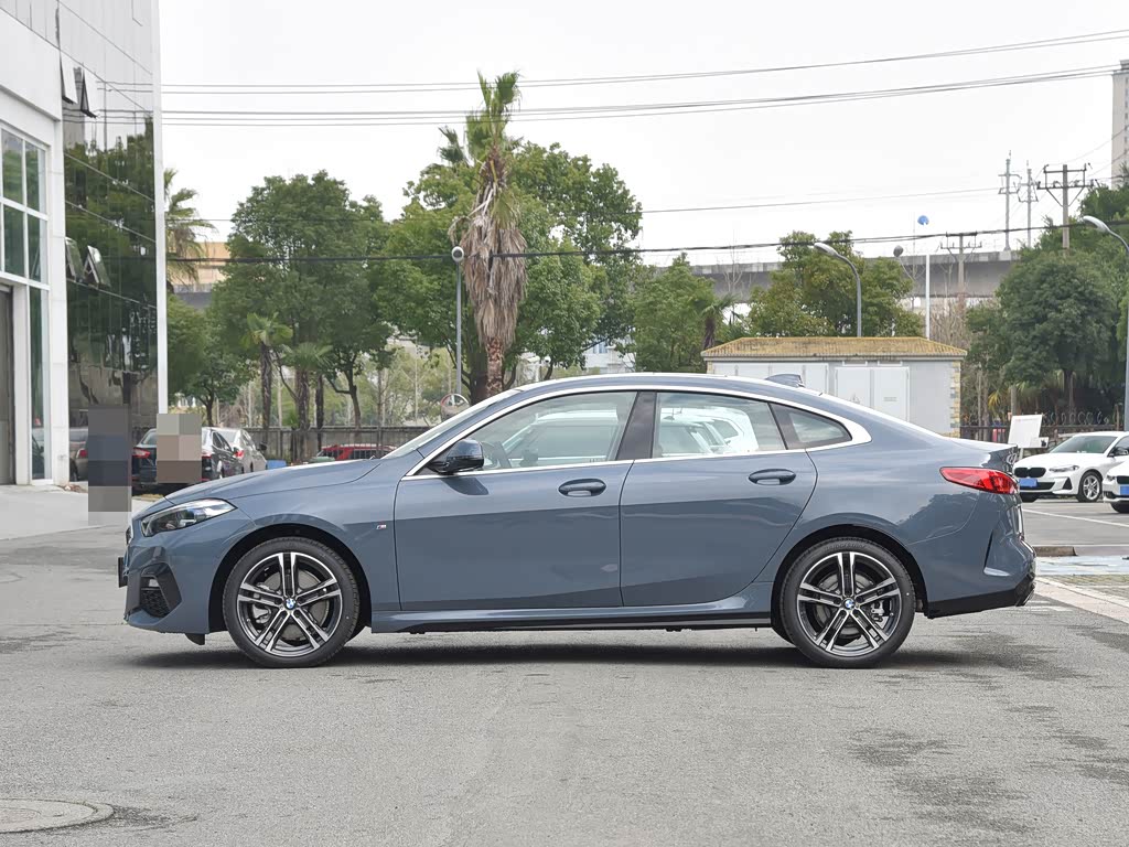 (进口)>宝马2系>2023款225i四门轿跑车m运动套装>风暴灰>车身外观>