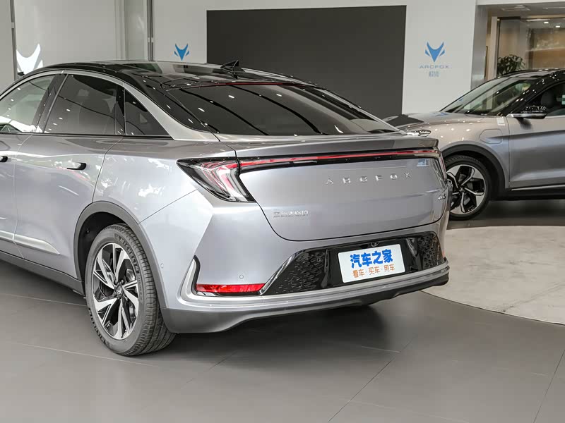 北汽新能源 极狐 阿尔法s(arcfox αs) 2021款 708s  175kw