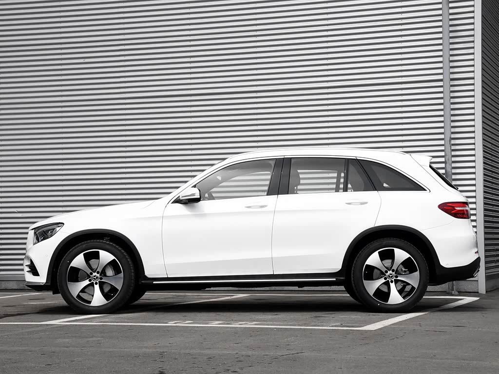 北京奔驰 奔驰glc 2018款 改款 glc 300 4matic 动感型