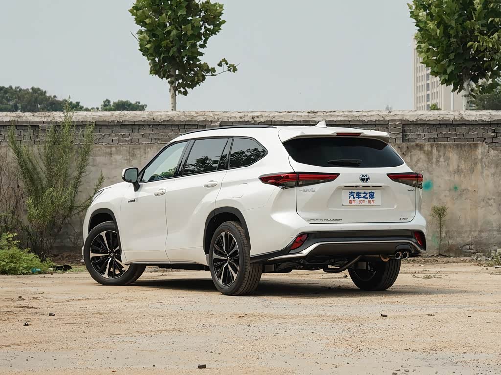 一汽丰田 皇冠陆放 2022款 2.5l hev四驱尊贵版