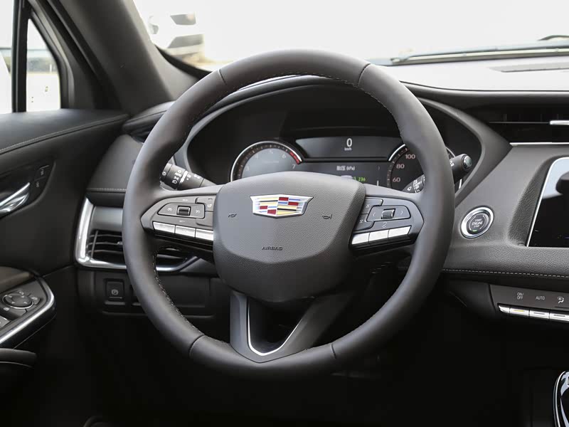 上汽通用凯迪拉克 凯迪拉克xt4 2020款 改款 28t 两驱豪华型 中控方向