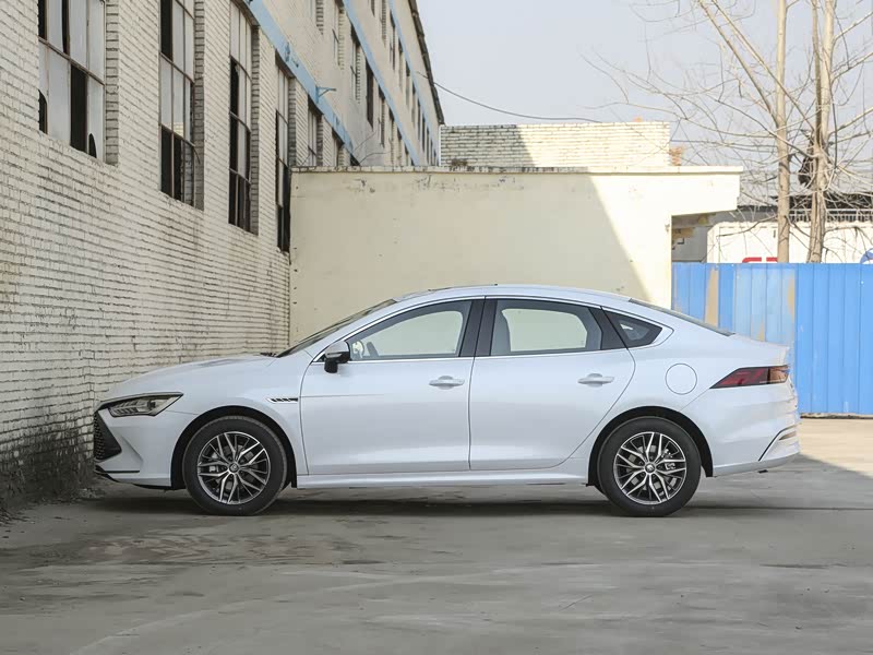 比亚迪 秦plus 2023款 冠军版 dm-i 55km超越型