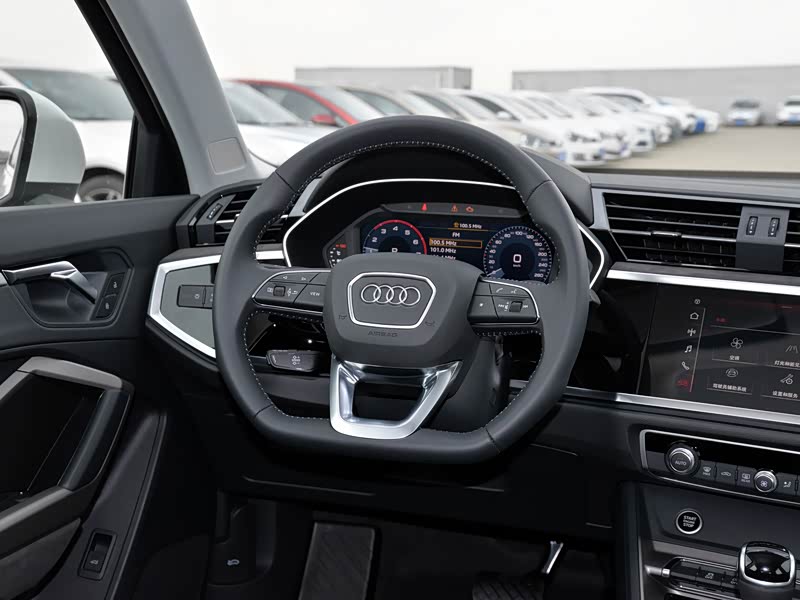 一汽-大众奥迪 奥迪q3 2021款 35 tfsi 时尚动感型