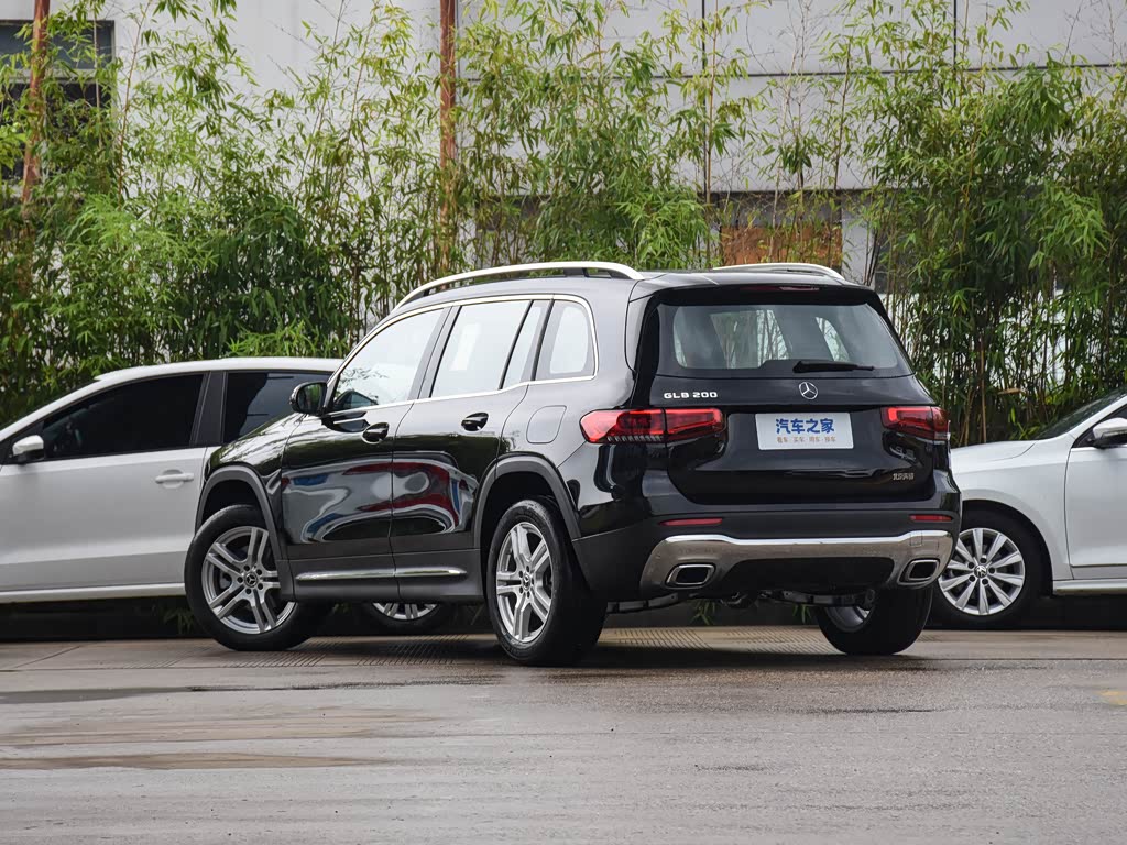 北京奔驰 奔驰glb 2023款 改款 glb 200 动感型