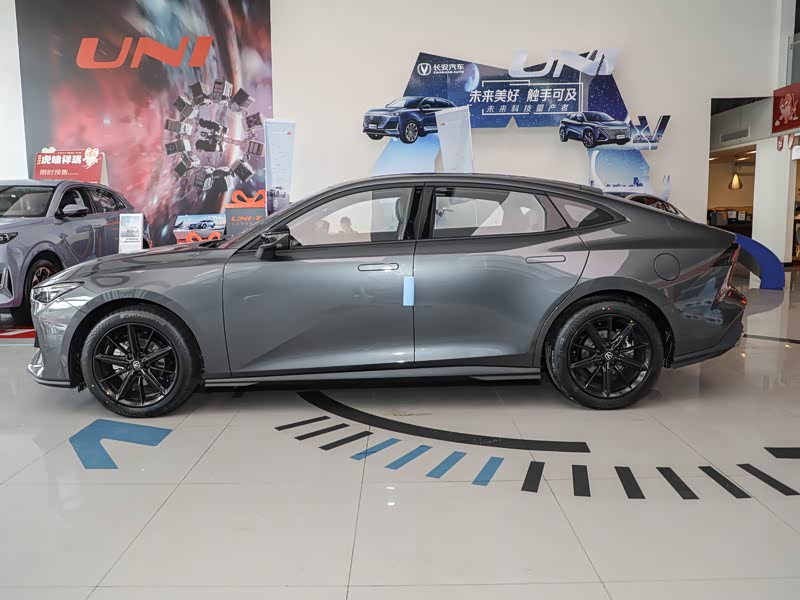 长安汽车 长安uni-v 2022款 1.5t 尊贵型