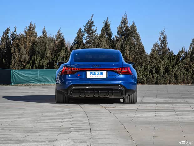 奥迪rsetrongt售价14688万起可试驾