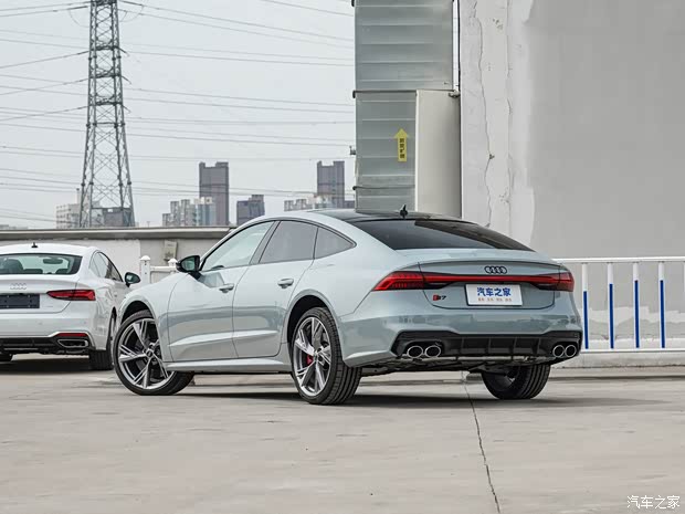 奥迪s7正价销售中 目前售价103.28万元起