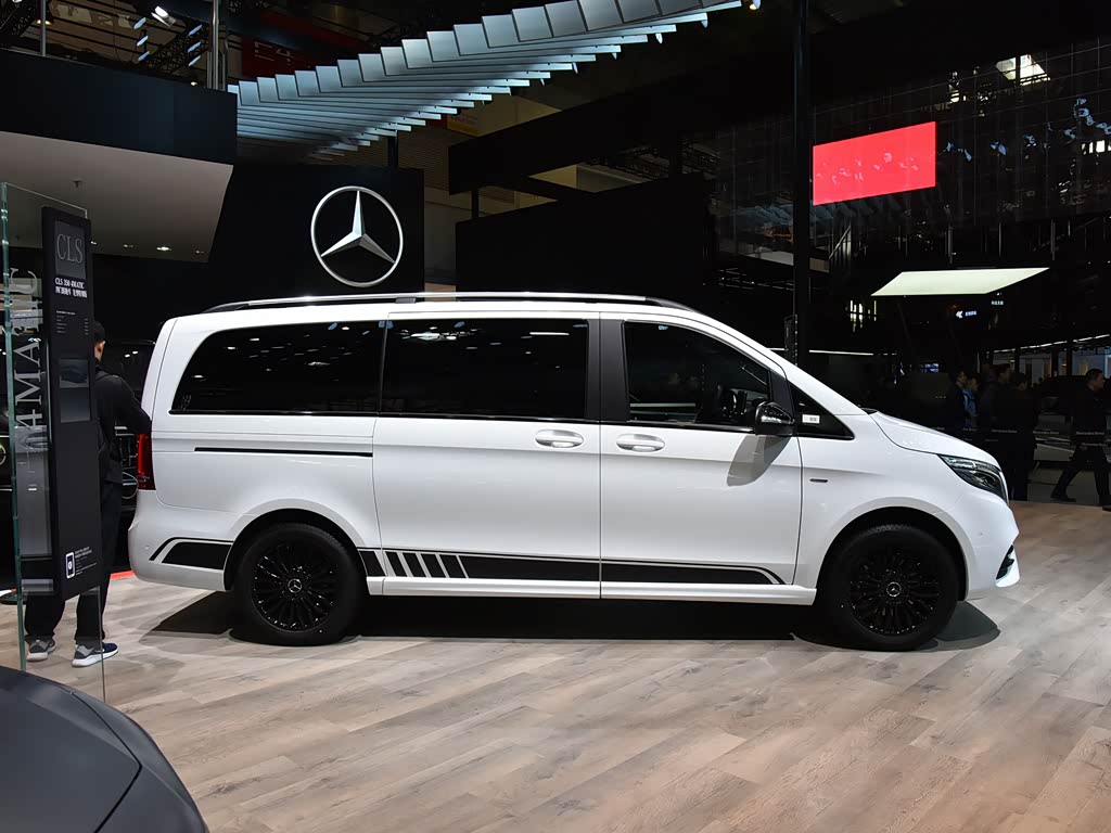 福建奔驰 奔驰v级 2018款 v 260 amg 运动版