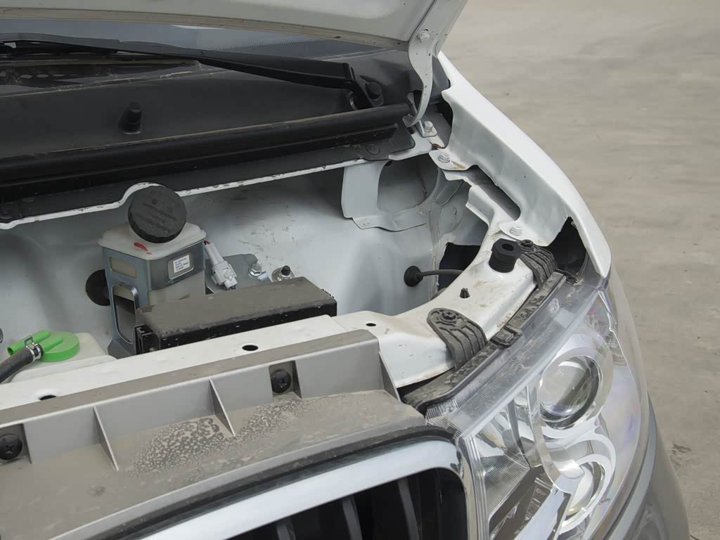 鑫源汽车 新海狮x30l cng 2023款 70l cng厢货2/5座无空调swcc15m