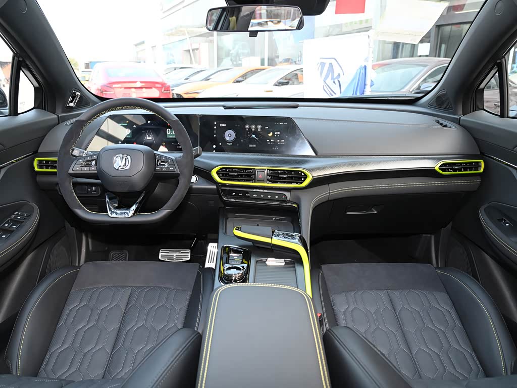 长安汽车 长安uni-t 2022款 1.5t 运动版 尊贵型