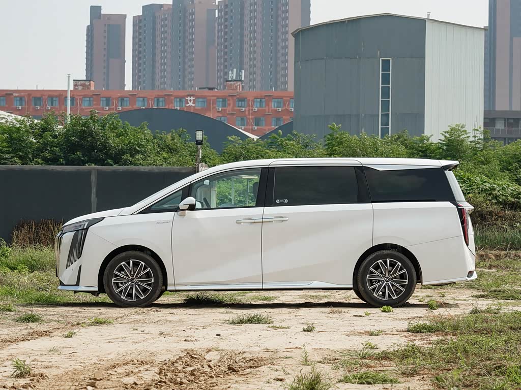 广汽乘用车 传祺m8 2024款 大师系列 400t 尊贵版