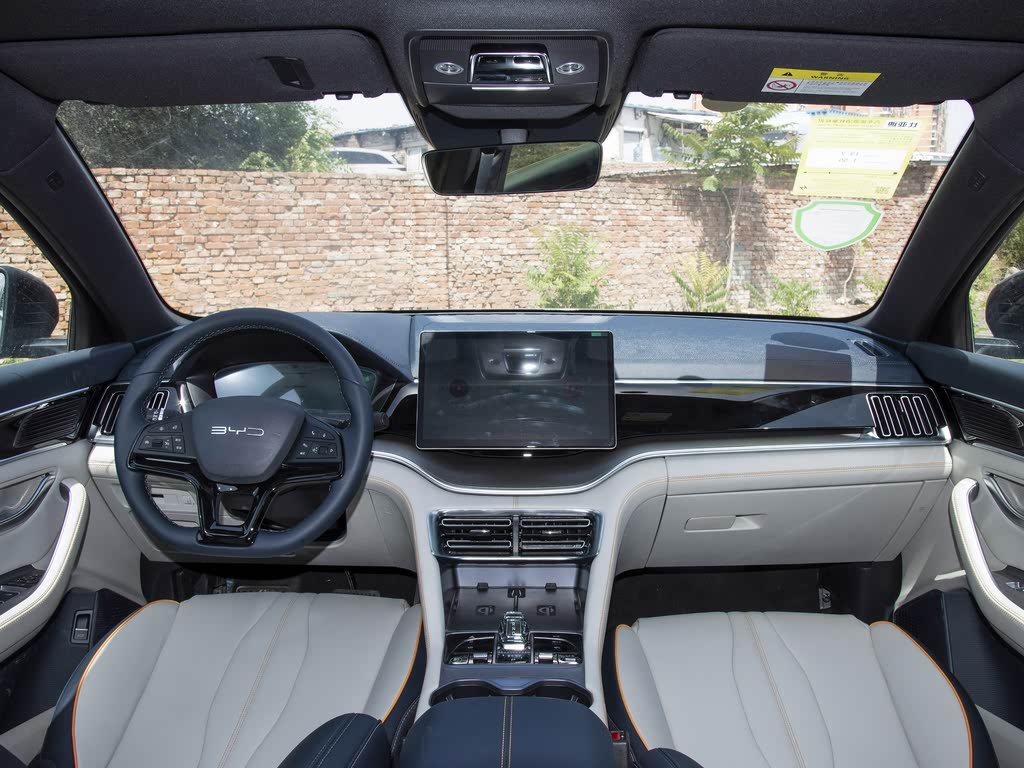 比亚迪 宋plus新能源 2023款 冠军版 ev 520km 尊贵型