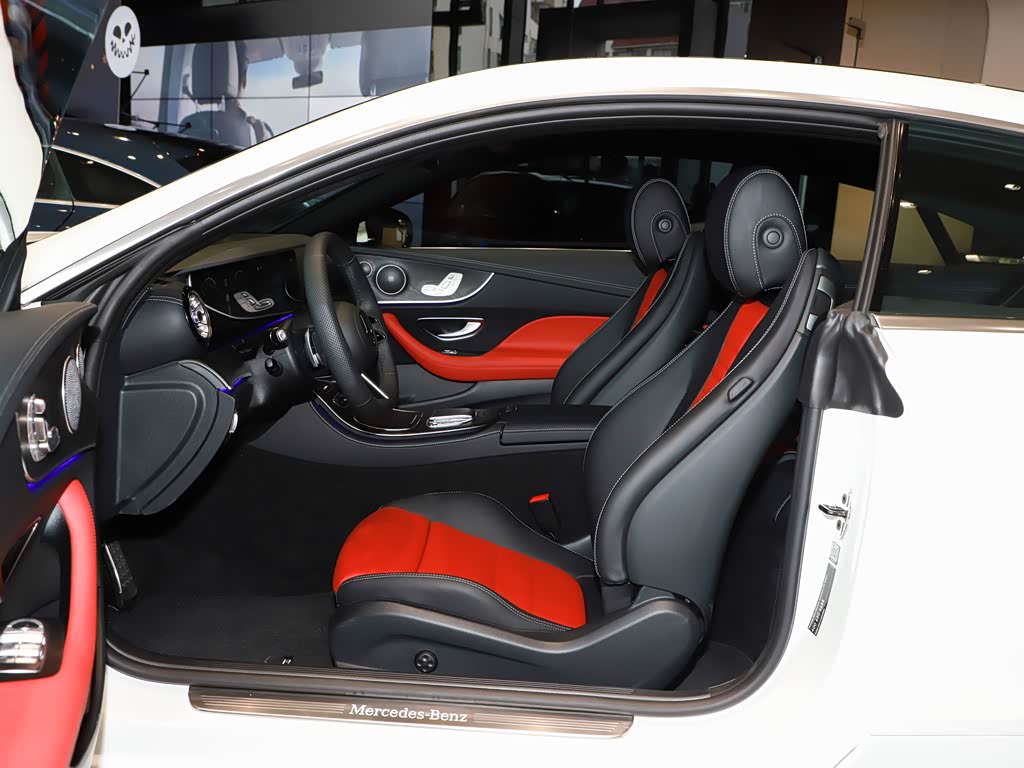 奔驰(进口) 奔驰e级(进口) 2023款 e 260 4matic 轿跑车