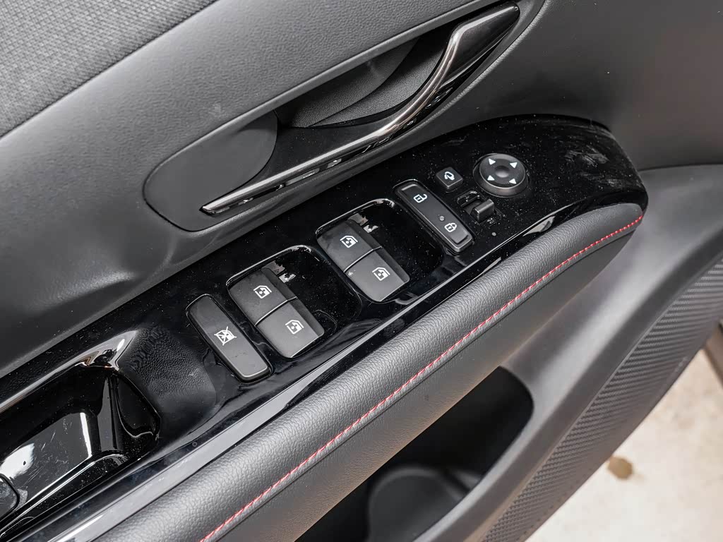 北京现代 途胜 2023款 途胜l 1.5t 自动两驱lux n line尊贵版