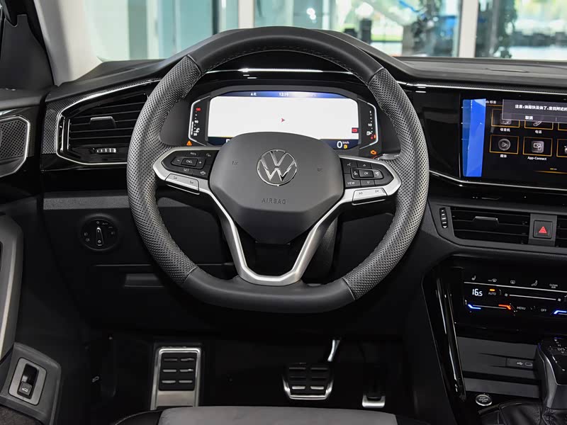 一汽-大众 探岳x 2020款 330tsi 两驱尊贵智联版 中控方向盘已经是