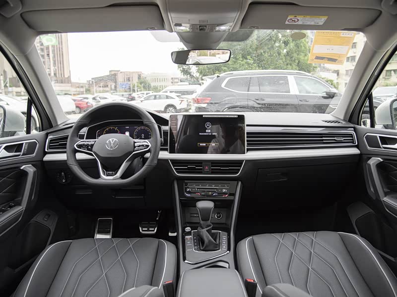 上汽大众 途观l 2023款 改款 330tsi 自动两驱r-line越享版