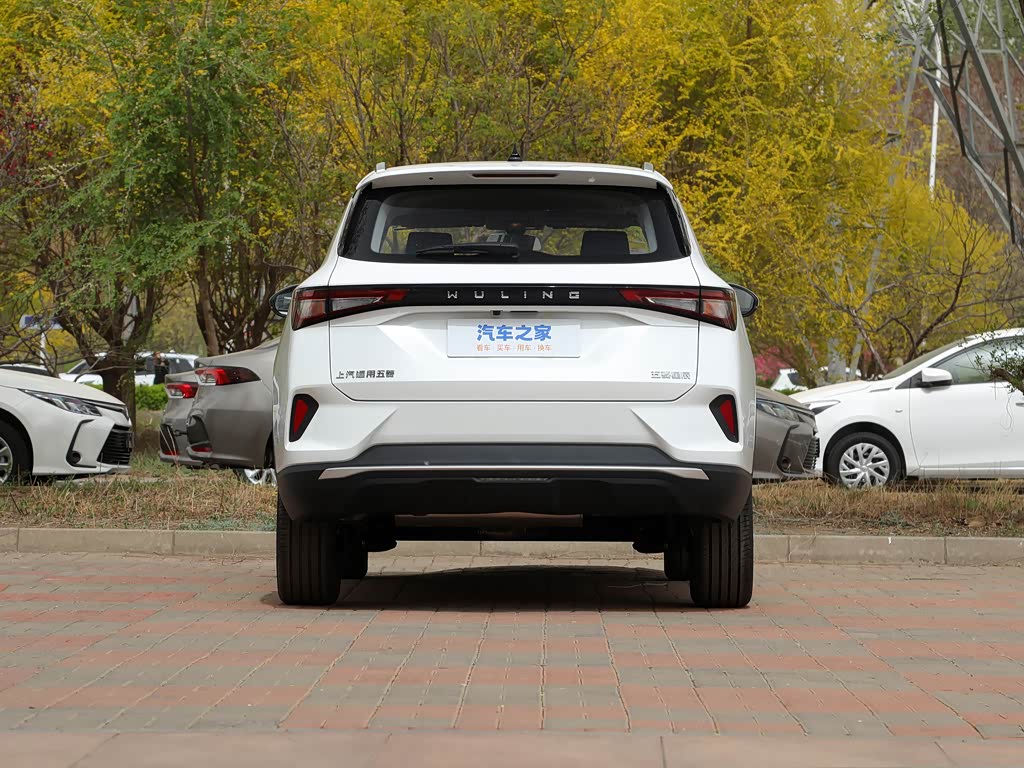 上汽通用五菱 五菱星辰 2021款 1.5t 手动星悦版