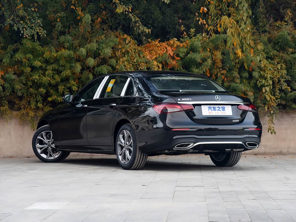 北京奔驰 奔驰e级 2022款 e 300 l 运动豪华型