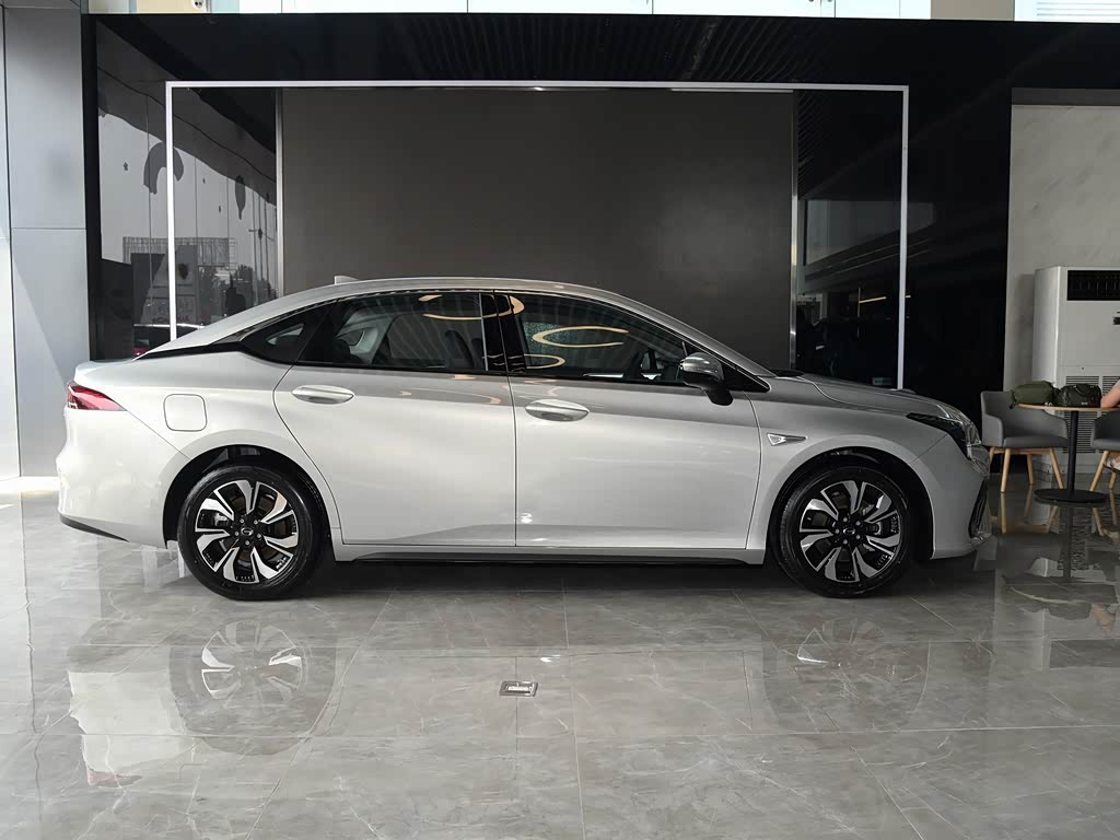 广汽埃安无锡锡山展示中心>埃安>aions>2020款魅580>幻影银>车身外观>