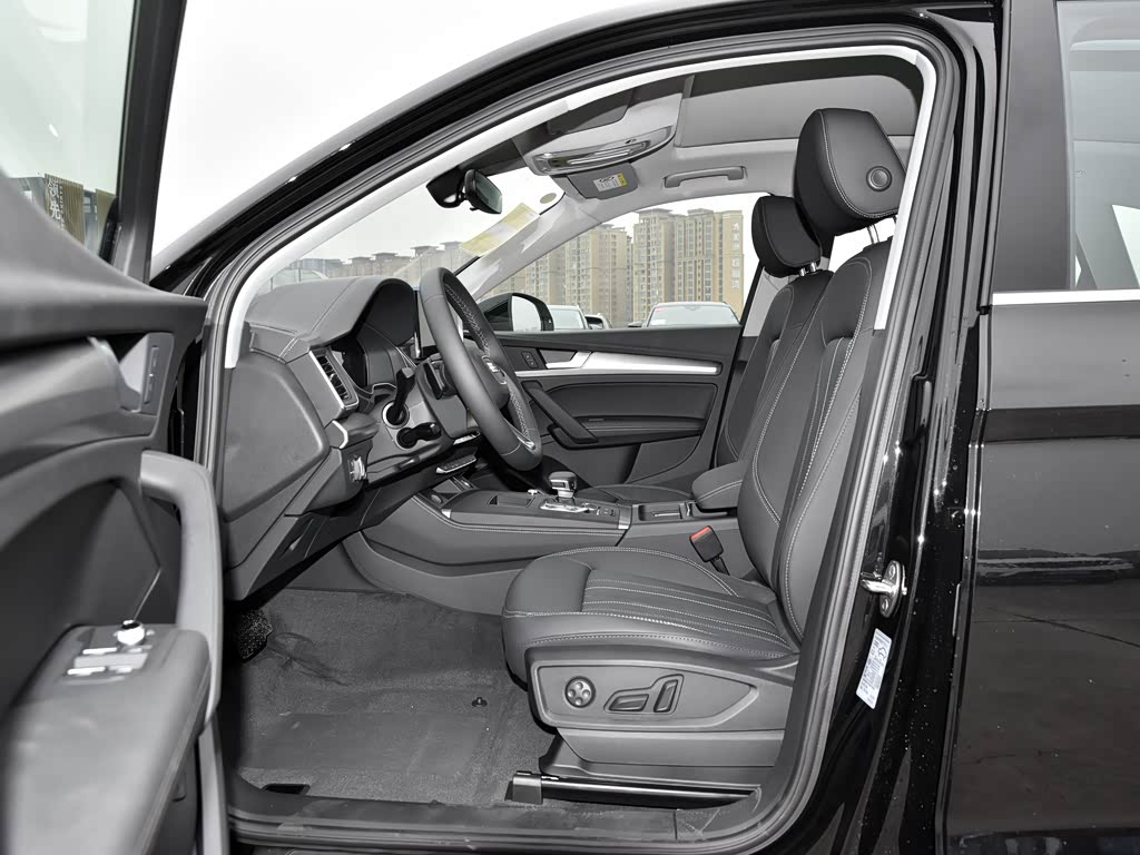 绍兴联奥店>一汽奥迪>奥迪q5l>2022款40t时尚致雅型>黑色>车厢座椅>