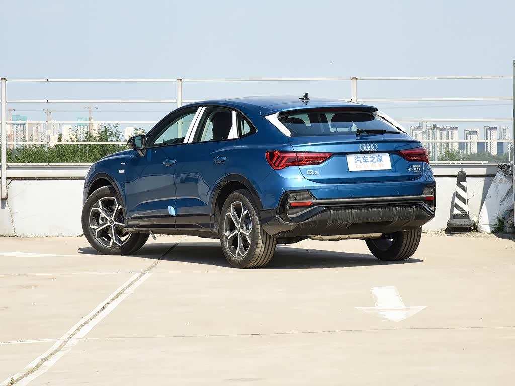 >奥迪q3sportback>2023款改款45tfsiquattro时尚型>环礁蓝>车身外观>