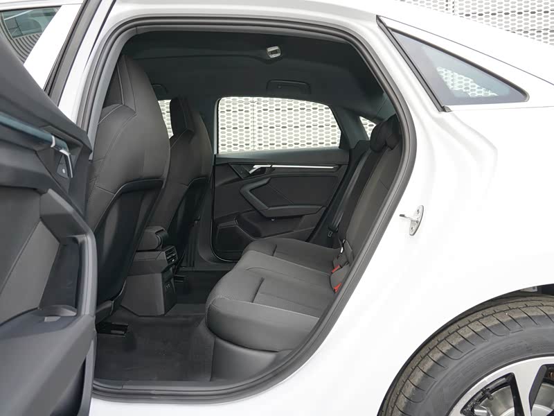 一汽-大众奥迪 奥迪a3 2021款 a3l limousine 35 tfsi 进取运动型