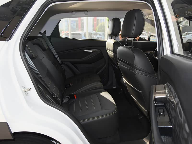 上汽通用五菱 新宝骏rs-3 2020款 1.5l cvt智能精英型 车厢座椅