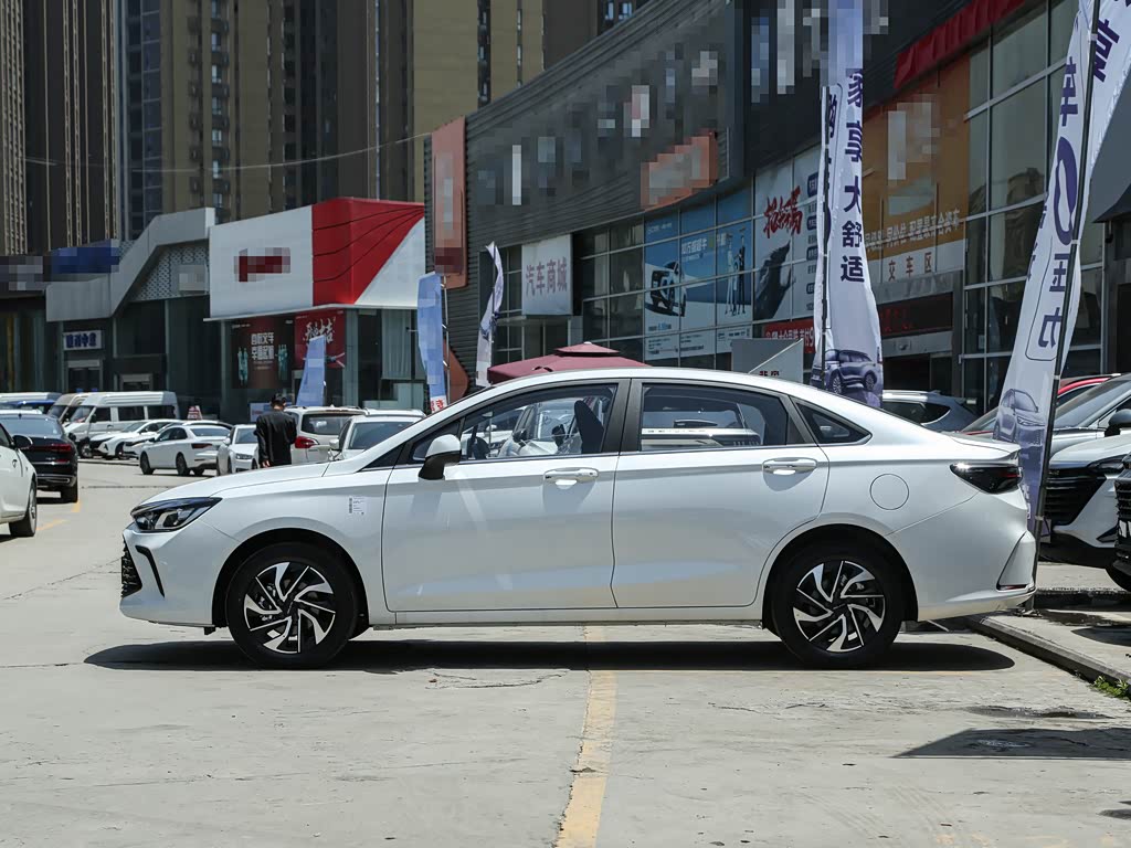 北京汽车 北京u5 plus 2023款 1.5l cvt豪华版