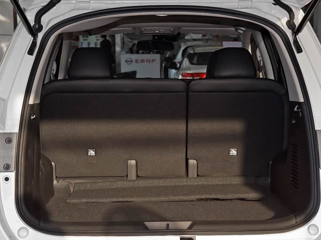 郑州日产 途达 2020款 2.5l xv 4wd 自动四驱旗舰版