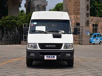 依维柯得意 2021款 2.5t xs45-33二类底盘6座双排长轴双胎