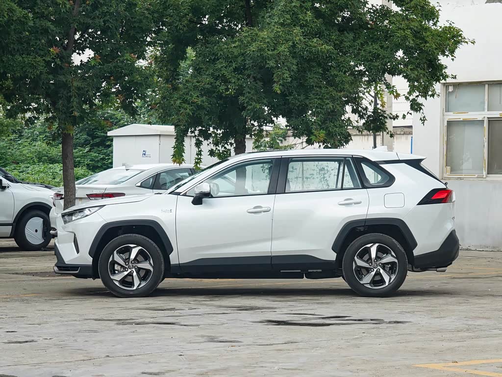一汽丰田 rav4荣放双擎e  2022款 2.5l 两驱精英pro
