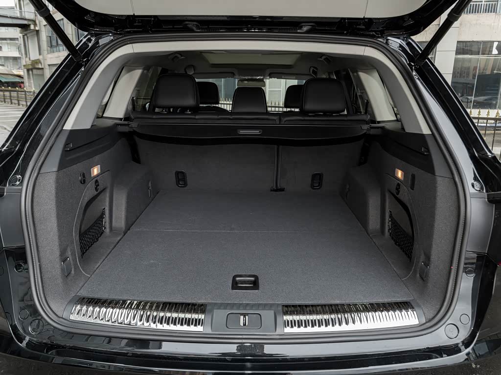 一汽红旗 红旗hs7 2022款 2.0t dct两驱智联旗享版 五座