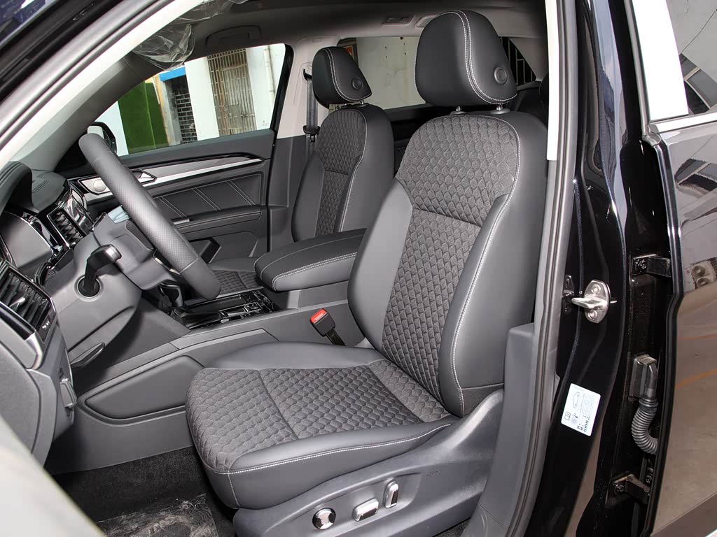 上汽大众 途昂x 2020款 330tsi 两驱豪华版 泰坦黑 车厢座椅