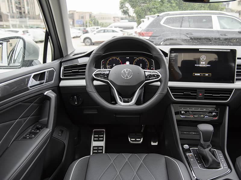 上汽大众 途观l 2023款 改款 330tsi 自动两驱r-line越享版