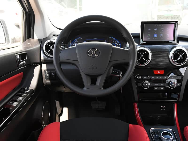 北汽新能源ex 2018款 ex360 新风版 中控方向盘 外观颜色: 内饰颜色
