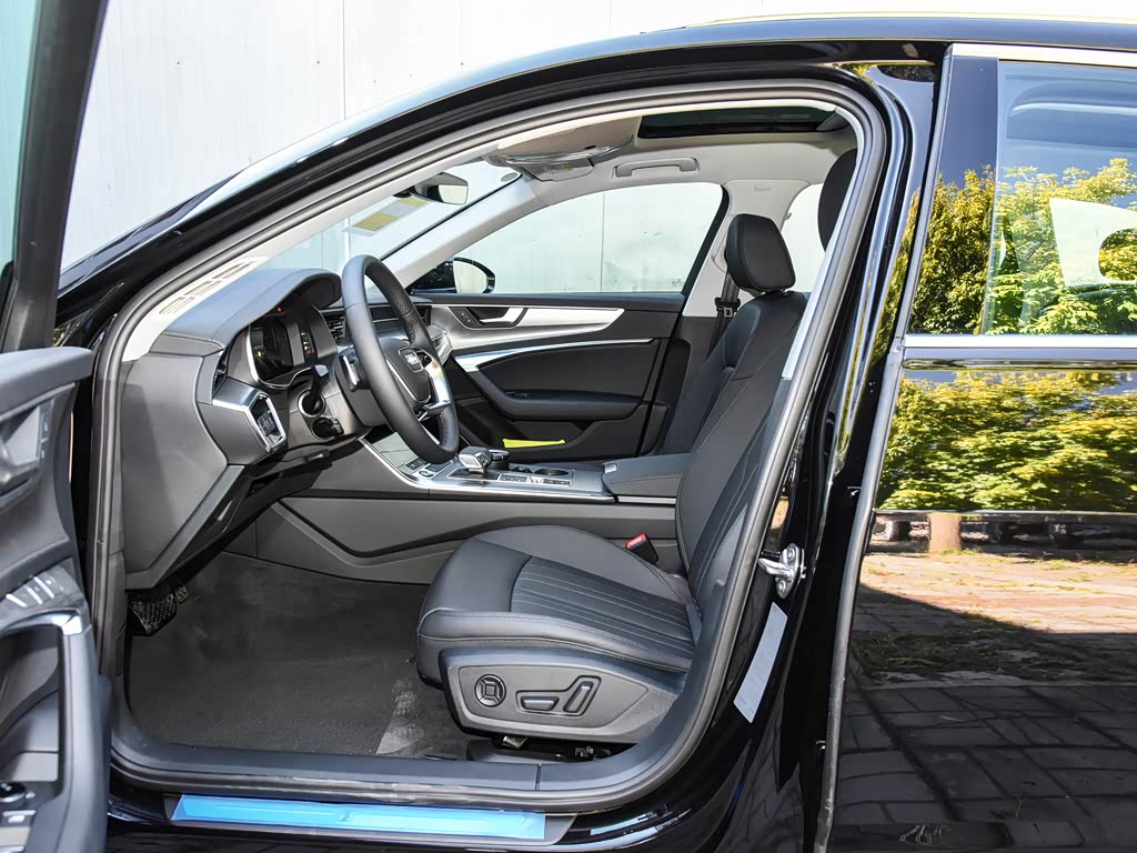 奥迪(进口) 奥迪a6(进口) 2022款 avant 先锋派 40 tfsi 豪华动感型