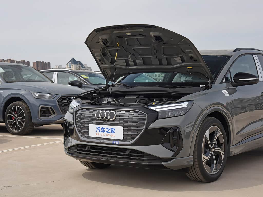 一汽奥迪 奥迪q4 e-tron 2023款 40 e-tron 创境曜夜版
