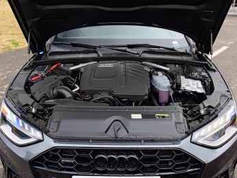 奥迪a4l 2023款 45 tfsi quattro 臻选动感型