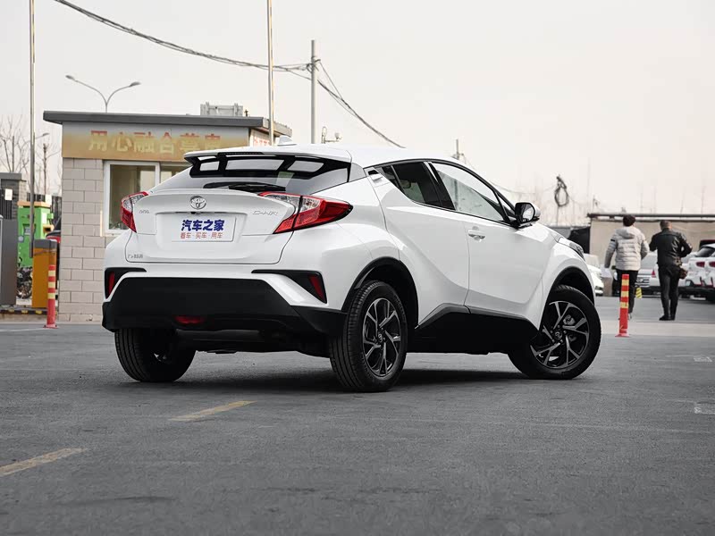 广汽丰田 丰田c-hr 2018款 2.0l 酷越领先版 国v 珍珠白 车身外观