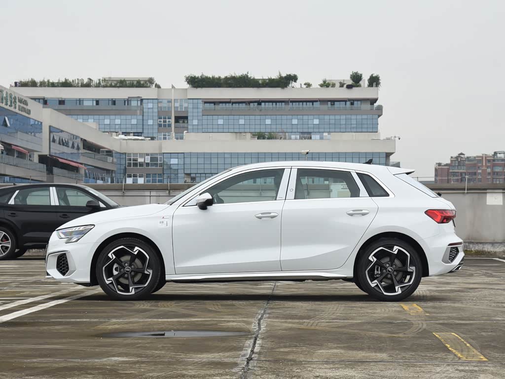一汽奥迪 奥迪a3 2023款 改款 sportback 35 tfsi 豪华运动型