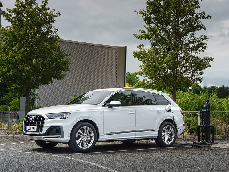 奥迪(进口) 奥迪q7新能源 2020款 55 tfsi e quattro s line 英国版