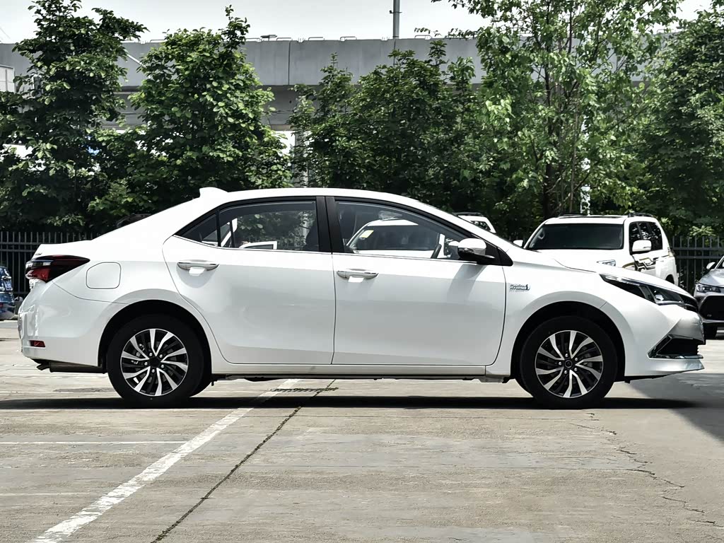 一汽丰田 卡罗拉双擎e  2020款 1.8l e-cvt舒适版