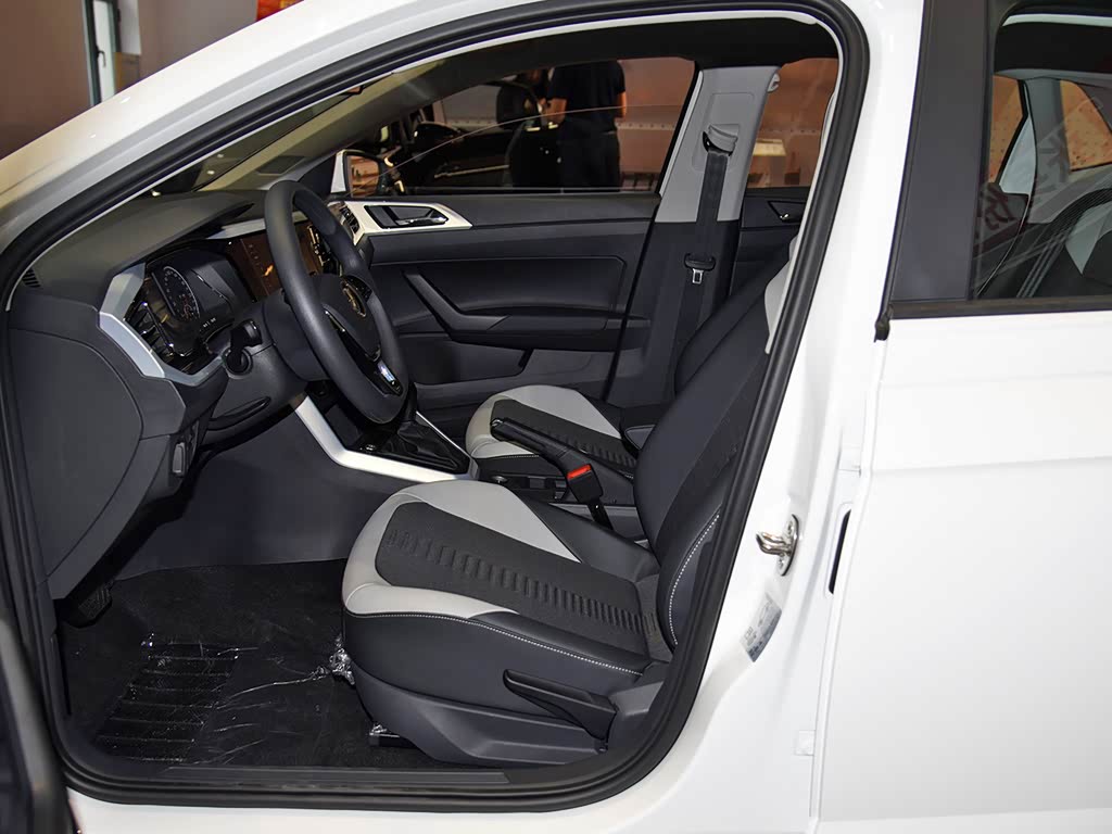 上汽大众 polo 2021款 plus 1.5l 自动炫彩科技版