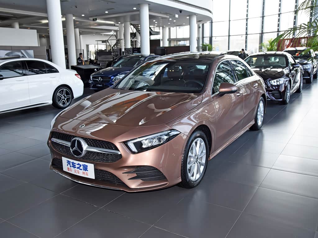 北京奔驰 奔驰a级 2021款 a 200 l 运动轿车动感型