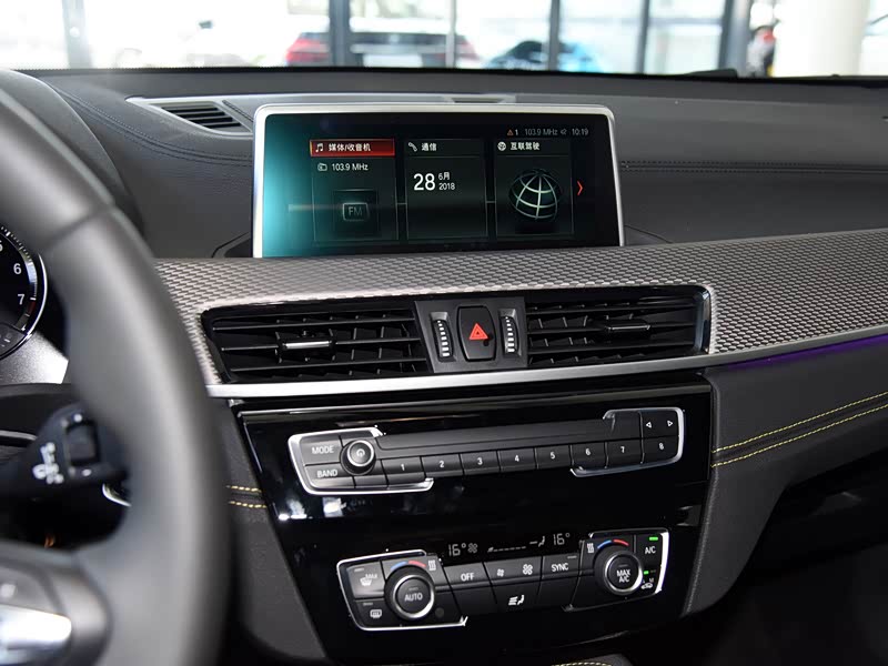 宝马(进口) 宝马x2 2018款 sdrive25i 豪华型m越野套装 中控方向盘